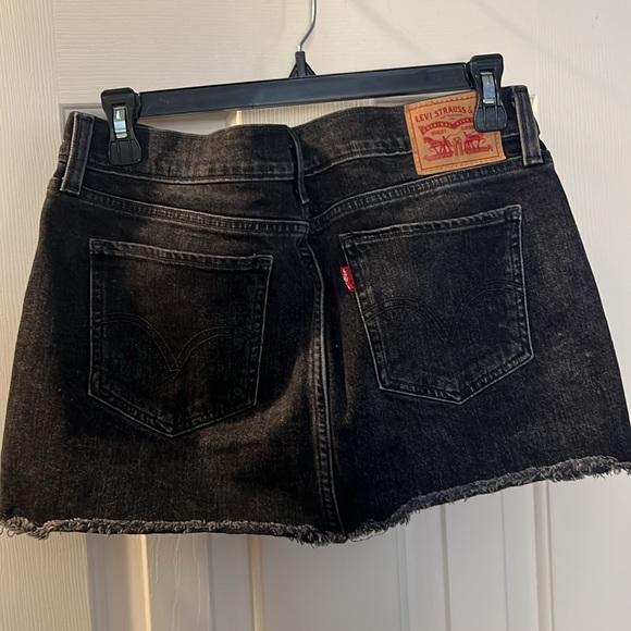 Levi’s denim mini skirt black / gray size 28 / small. - Picture 2 of 3